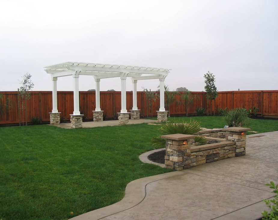 An image of flagstone patio in Fullerton.